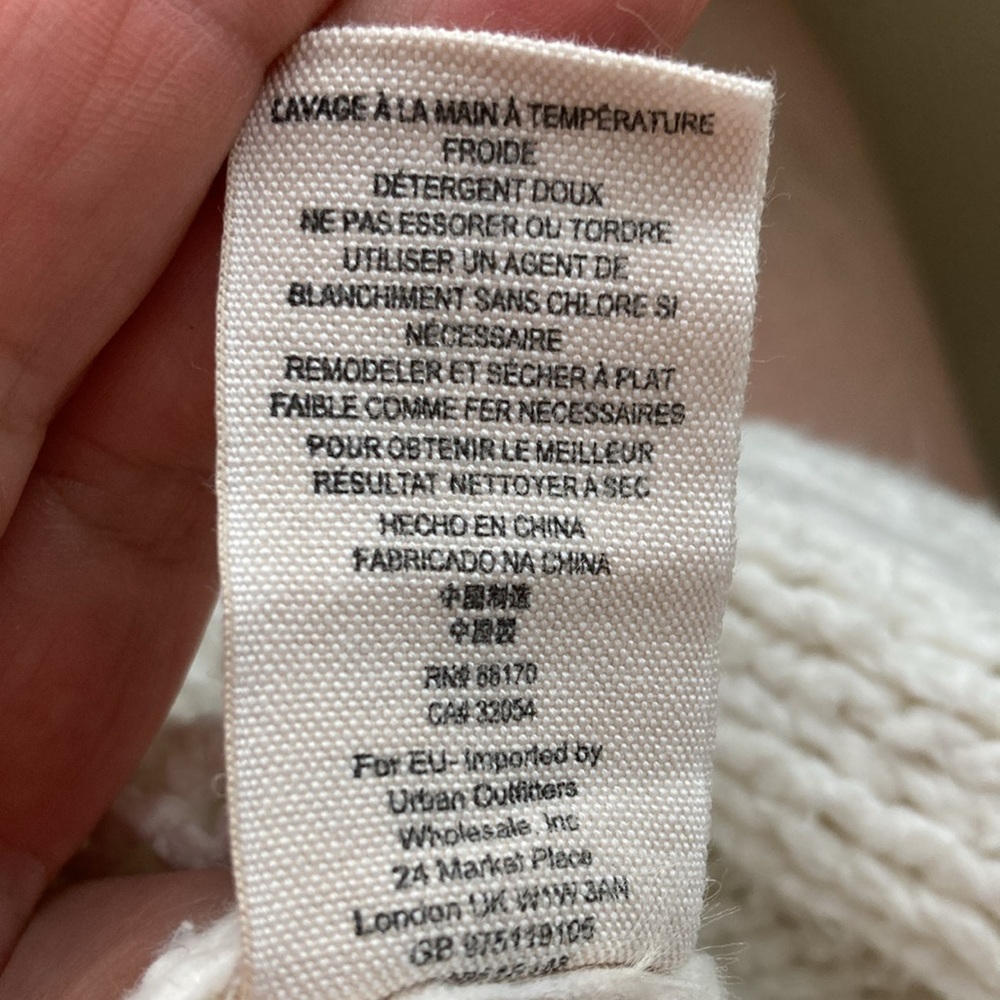 White Pullover - image 8